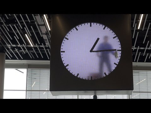 The Man in the Clock, Schiphol Airport, Amsterdam