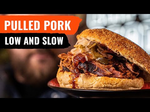 Broodje PULLED PORK van de BBQ! Low and slow!